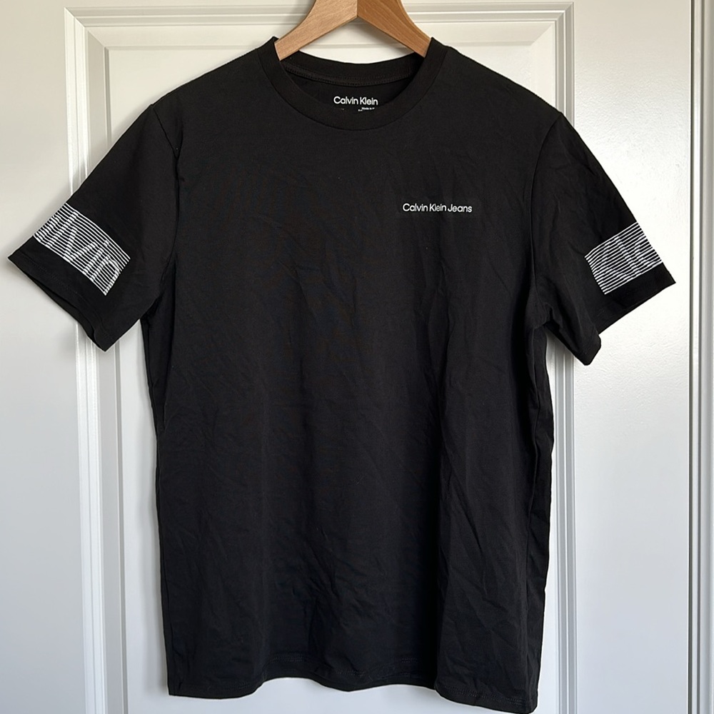 NEW Calvin Klein T-Shirt Small Mens Traveling Logo 100% Cotton Black White Print